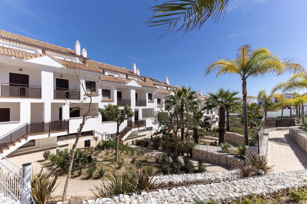 Stunning Modern Townhouse In Riviera Del Sol Apartamento